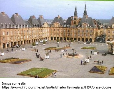 Image sur le site infotourisme.net/sortie/charleville-mezieres/6537/place-ducale
